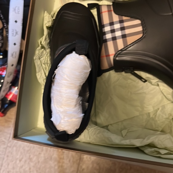Burberry Vintage Check Rubber Rain Boot. Euro size 36 - Picture 5 of 6